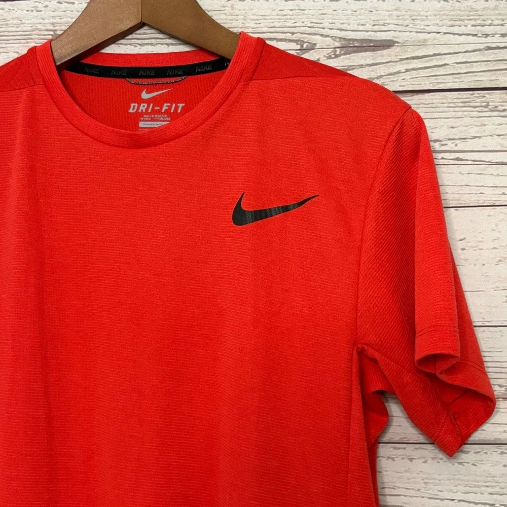 Nike Dri-FIT Mens Short Sleeve Training T-Shirt Red‎ Orange Size M Running Gym